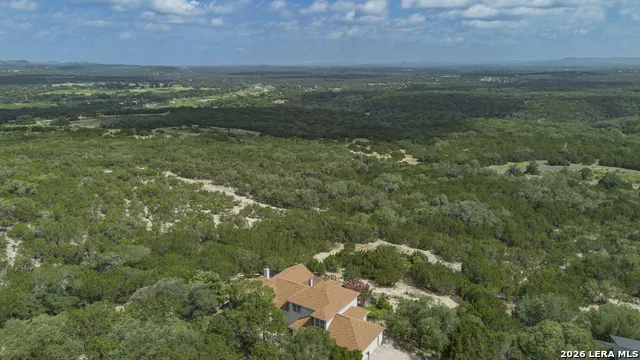 1114 Lakepark Dr Lakehills, TX 78063