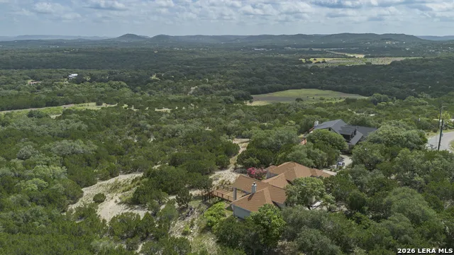 1114 Lakepark Dr Lakehills, TX 78063