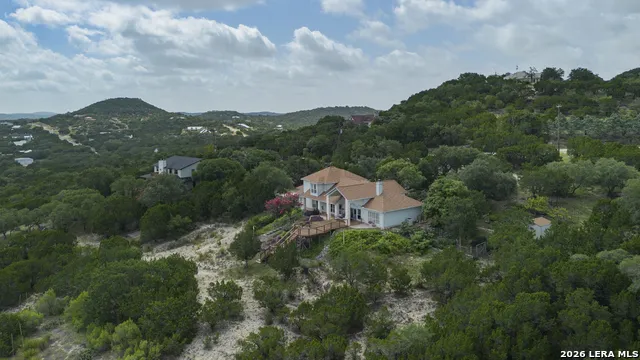 1114 Lakepark Dr Lakehills, TX 78063