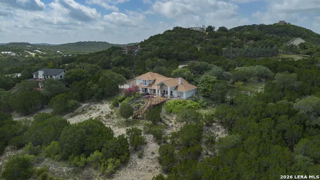 1114 Lakepark Dr Lakehills, TX 78063