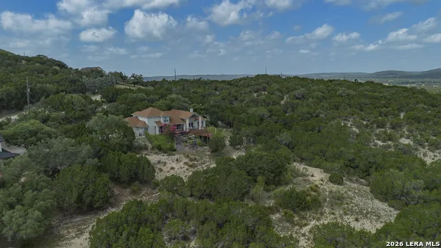 1114 Lakepark Dr Lakehills, TX 78063
