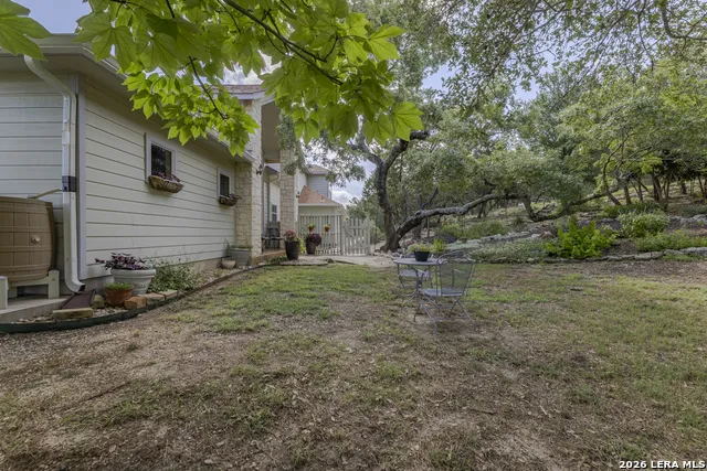1114 Lakepark Dr Lakehills, TX 78063