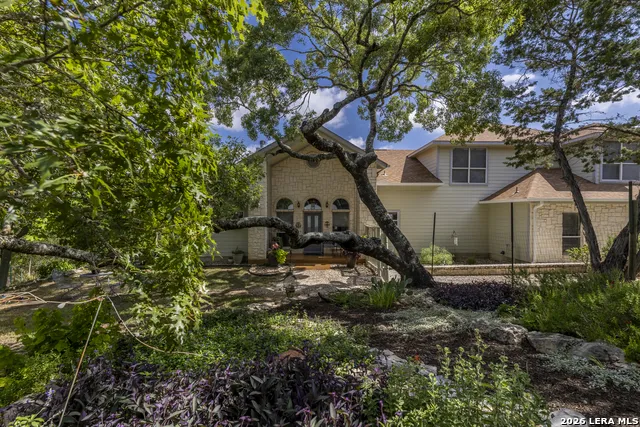 1114 Lakepark Dr Lakehills, TX 78063