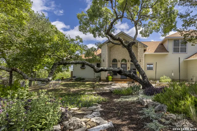 1114 Lakepark Dr Lakehills, TX 78063