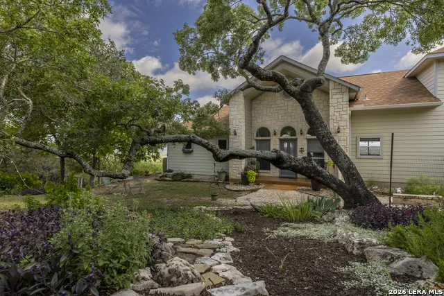 1114 Lakepark Dr Lakehills, TX 78063