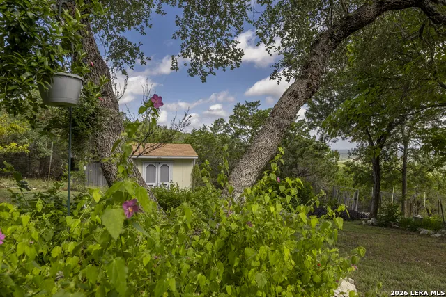 1114 Lakepark Dr Lakehills, TX 78063