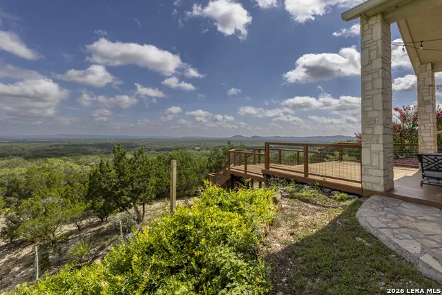 1114 Lakepark Dr Lakehills, TX 78063