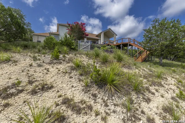 1114 Lakepark Dr Lakehills, TX 78063
