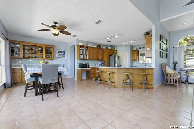 1114 Lakepark Dr Lakehills, TX 78063