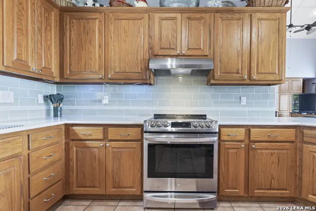 1114 Lakepark Dr Lakehills, TX 78063