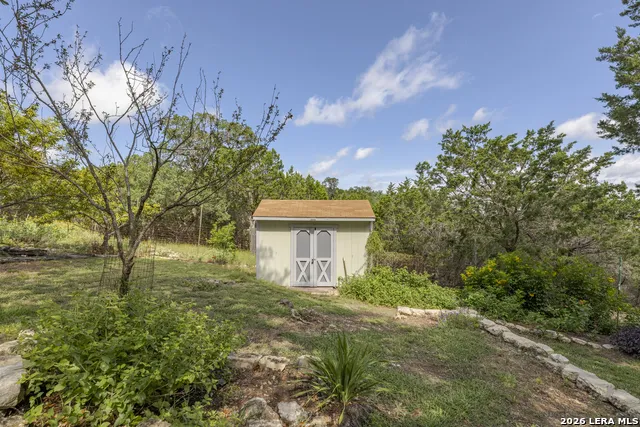 1114 Lakepark Dr Lakehills, TX 78063