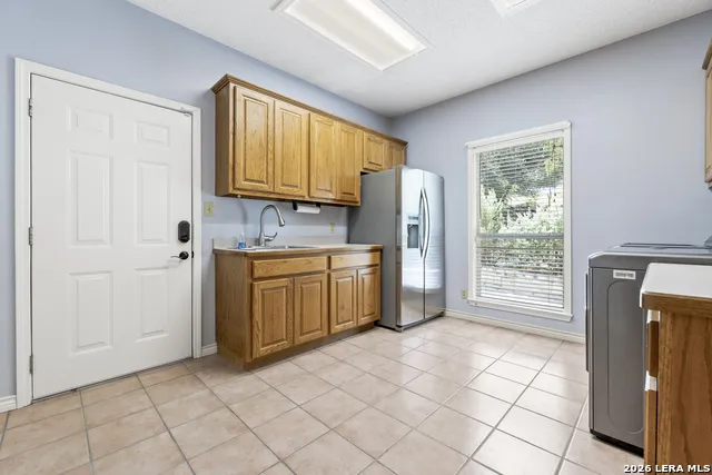 1114 Lakepark Dr Lakehills, TX 78063