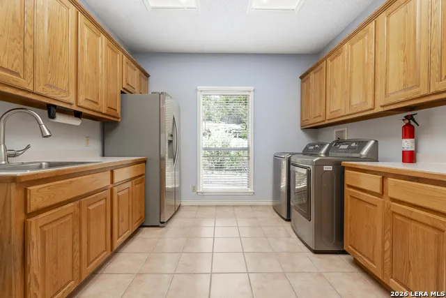 1114 Lakepark Dr Lakehills, TX 78063