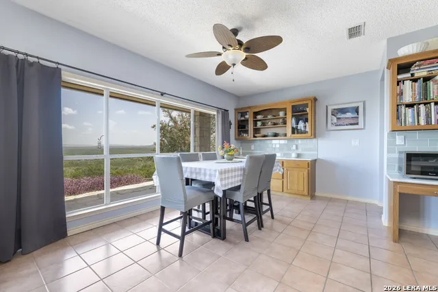 1114 Lakepark Dr Lakehills, TX 78063