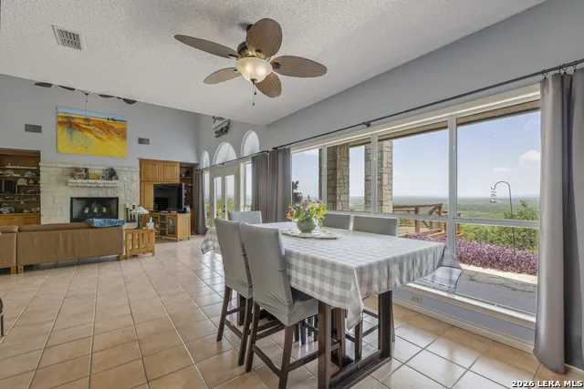 1114 Lakepark Dr Lakehills, TX 78063
