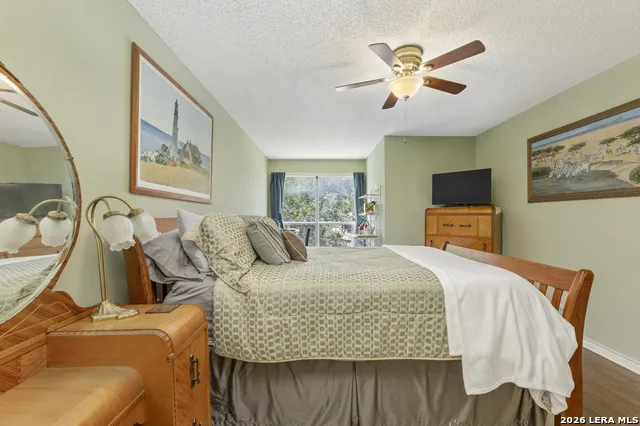 1114 Lakepark Dr Lakehills, TX 78063