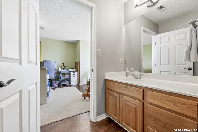 1114 Lakepark Dr Lakehills, TX 78063