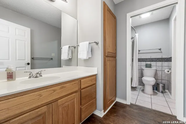 1114 Lakepark Dr Lakehills, TX 78063