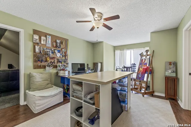 1114 Lakepark Dr Lakehills, TX 78063