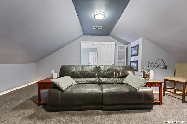 1114 Lakepark Dr Lakehills, TX 78063