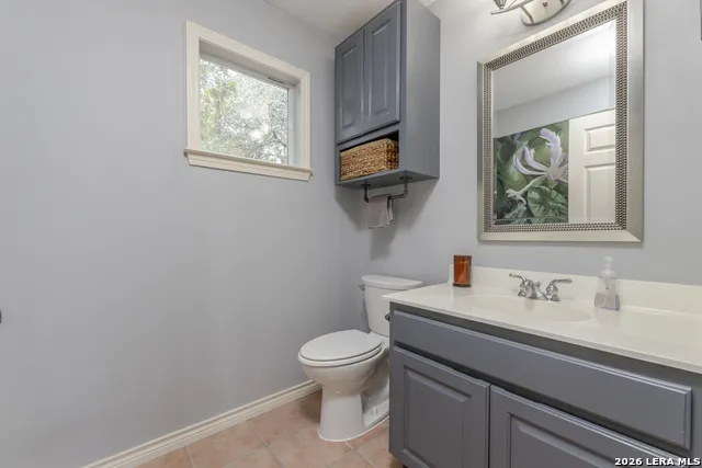 1114 Lakepark Dr Lakehills, TX 78063