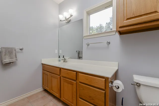 1114 Lakepark Dr Lakehills, TX 78063