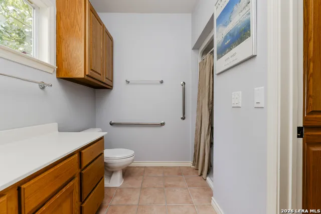 1114 Lakepark Dr Lakehills, TX 78063