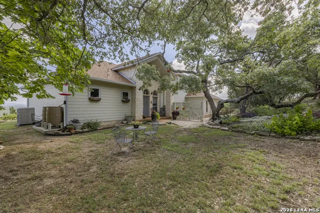 1114 Lakepark Dr Lakehills, TX 78063