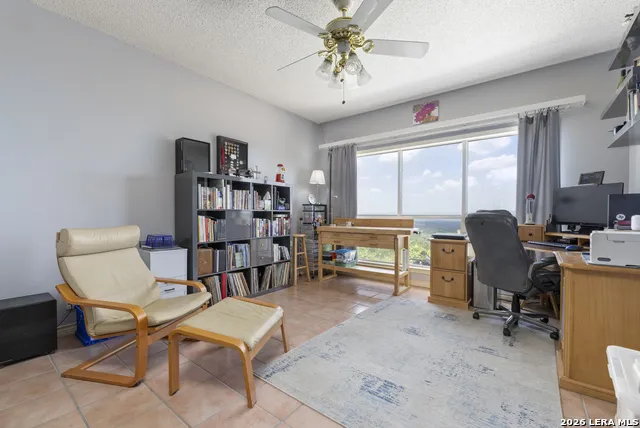 1114 Lakepark Dr Lakehills, TX 78063
