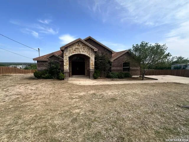 218 View Drive Eagle Pass, TX 78852
