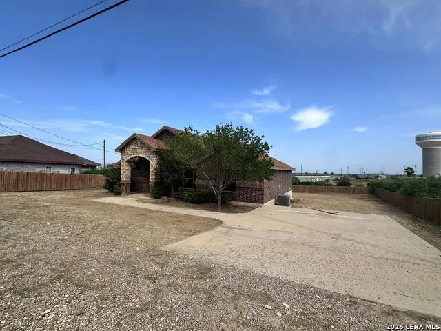 218 View Drive Eagle Pass, TX 78852