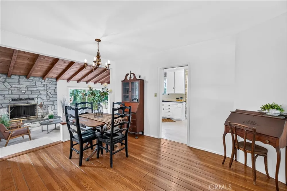 6724 De Celis Place Lake Balboa, CA 91406