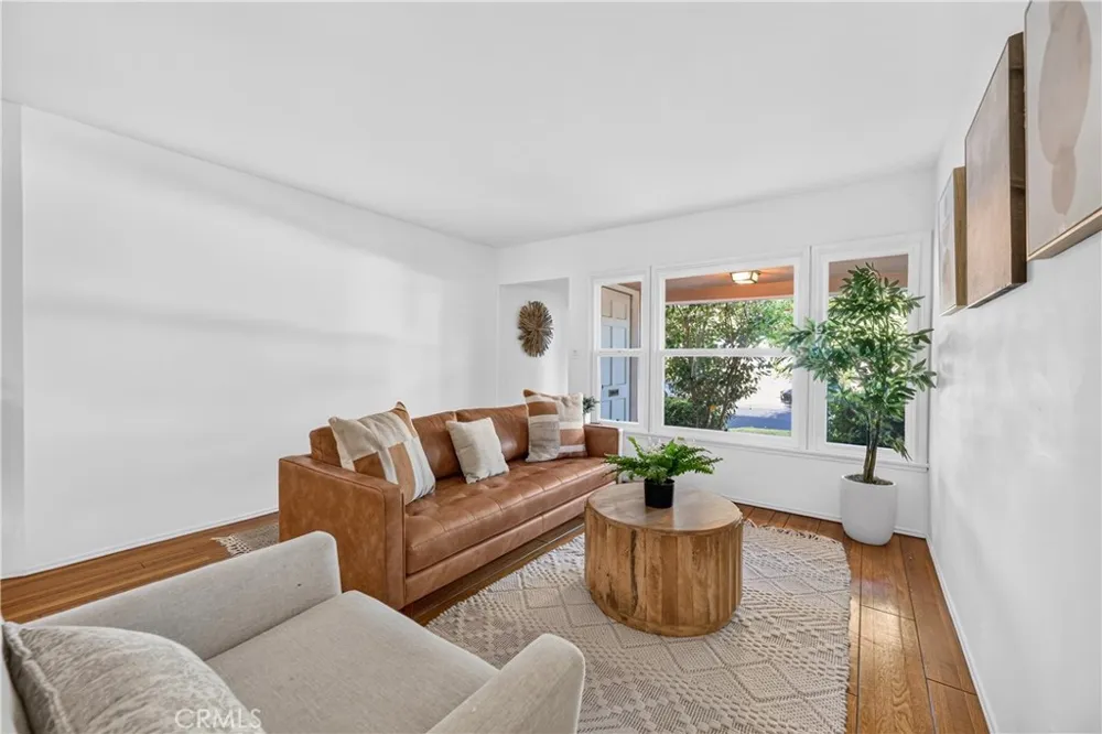 6724 De Celis Place Lake Balboa, CA 91406