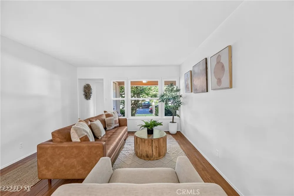 6724 De Celis Place Lake Balboa, CA 91406