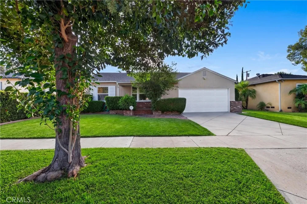6724 De Celis Place Lake Balboa, CA 91406