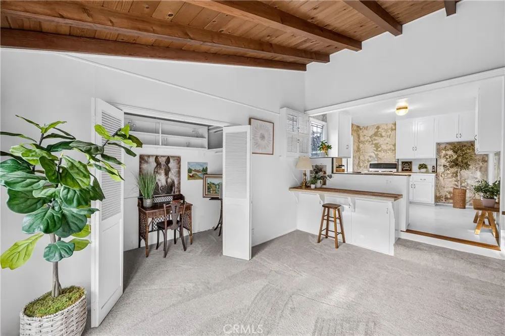 6724 De Celis Place Lake Balboa, CA 91406
