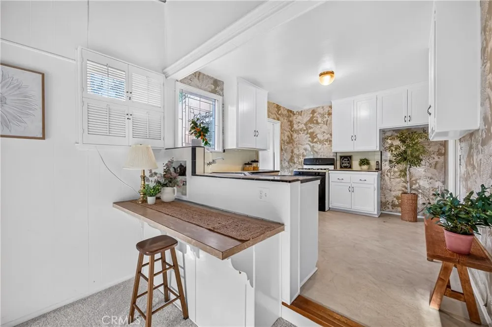 6724 De Celis Place Lake Balboa, CA 91406