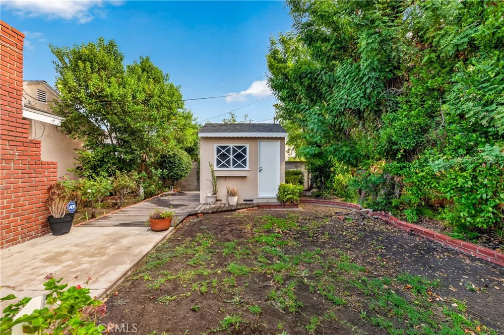 6724 De Celis Place Lake Balboa, CA 91406