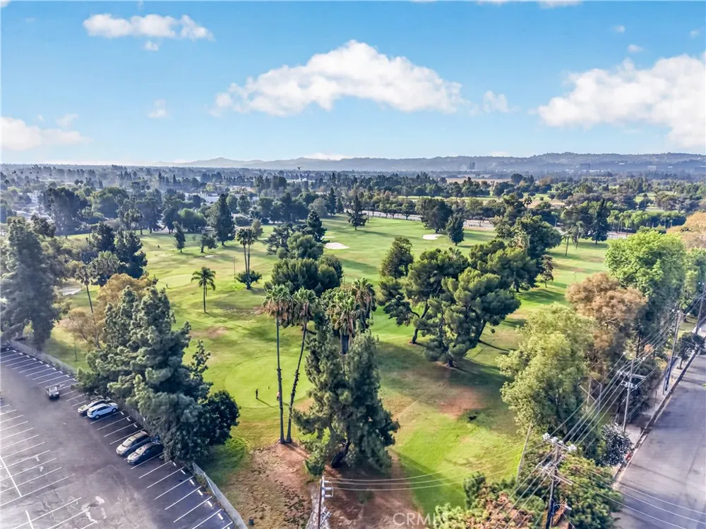 6724 De Celis Place Lake Balboa, CA 91406