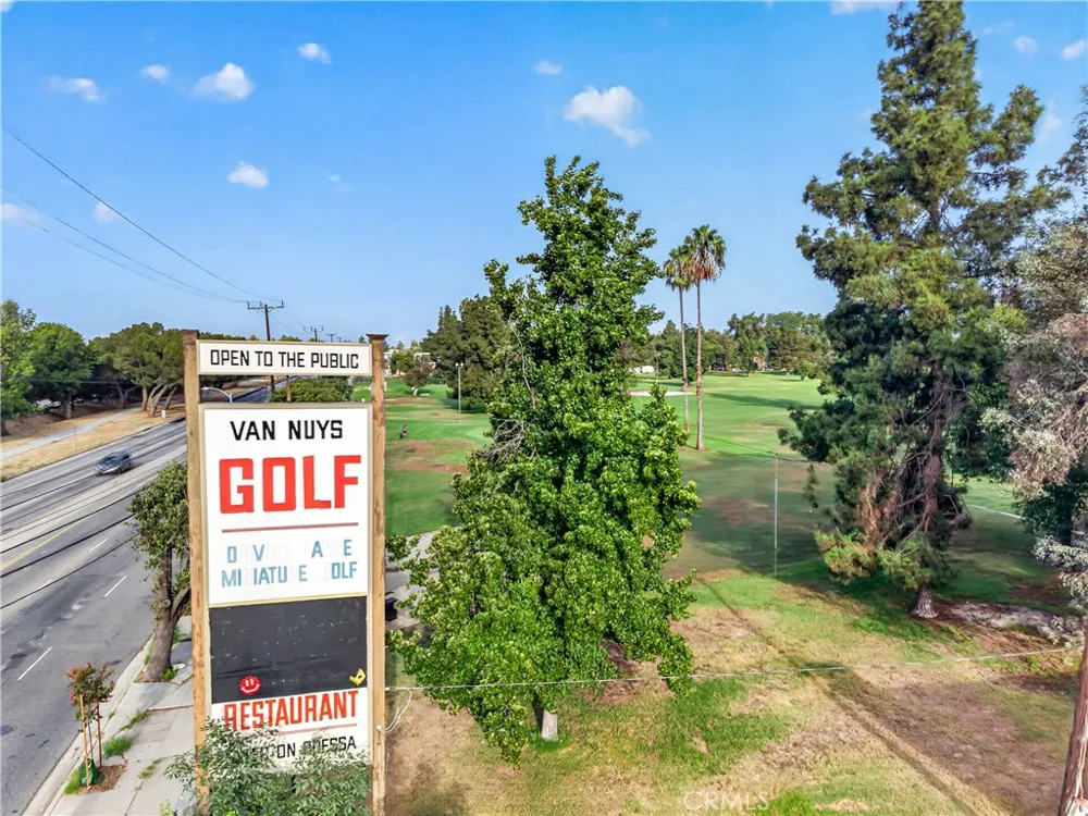 6724 De Celis Place Lake Balboa, CA 91406