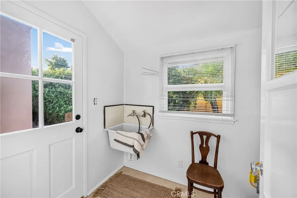 6724 De Celis Place Lake Balboa, CA 91406