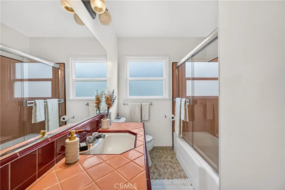 6724 De Celis Place Lake Balboa, CA 91406