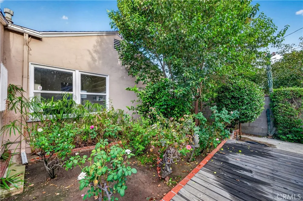 6724 De Celis Place Lake Balboa, CA 91406