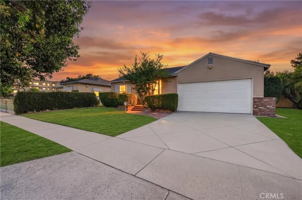 6724 De Celis Place Lake Balboa, CA 91406