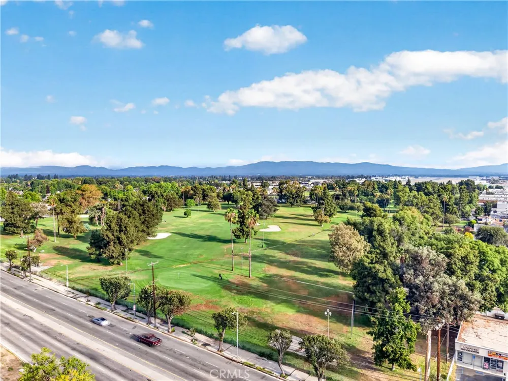 6724 De Celis Place Lake Balboa, CA 91406