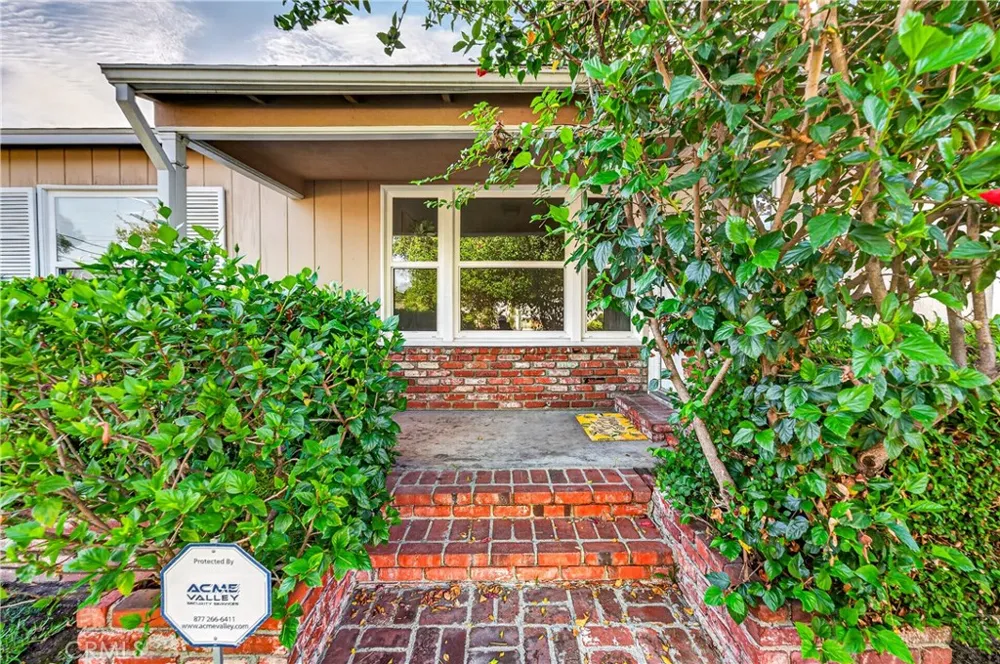 6724 De Celis Place Lake Balboa, CA 91406