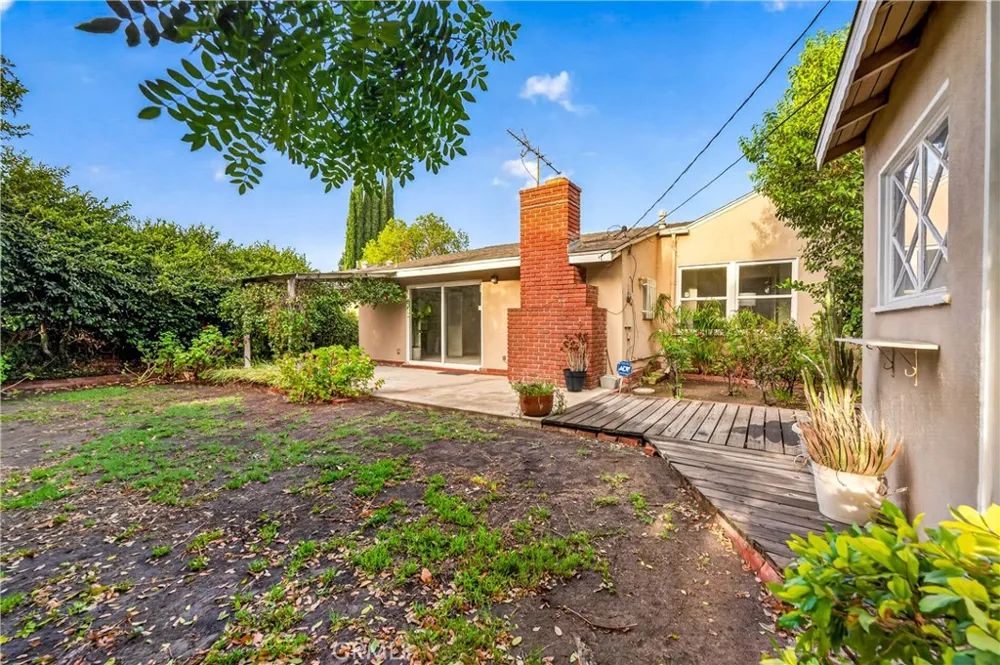 6724 De Celis Place Lake Balboa, CA 91406