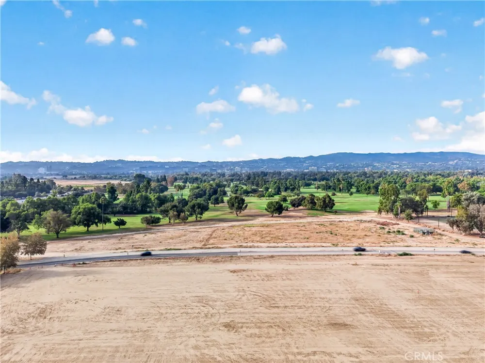 6724 De Celis Place Lake Balboa, CA 91406