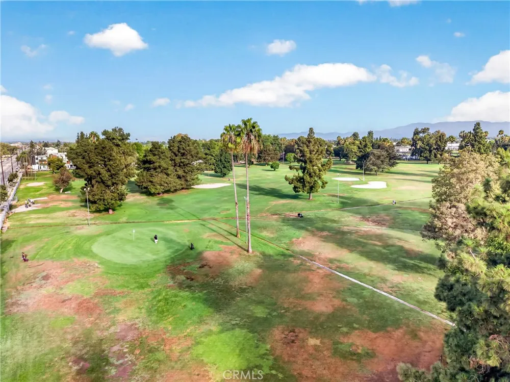 6724 De Celis Place Lake Balboa, CA 91406