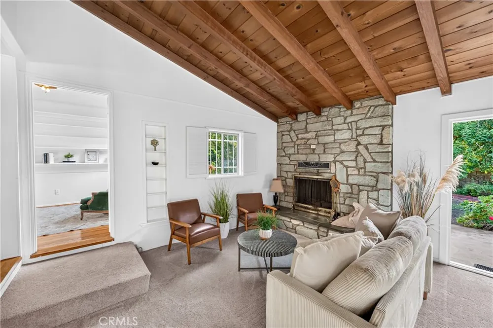 6724 De Celis Place Lake Balboa, CA 91406